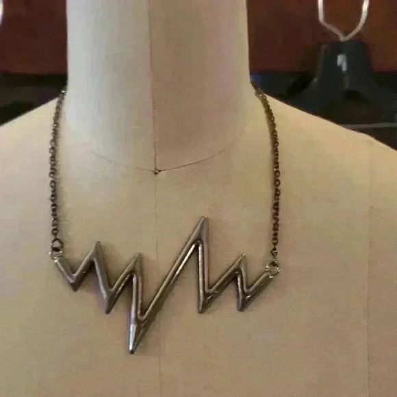 Jewelry - Heartbeat necklace